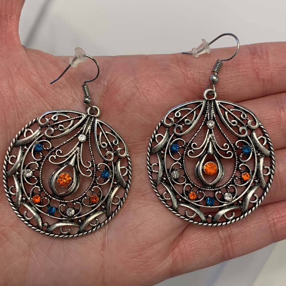 Choose to Sparkle Earrings - Picture 3 of 7
